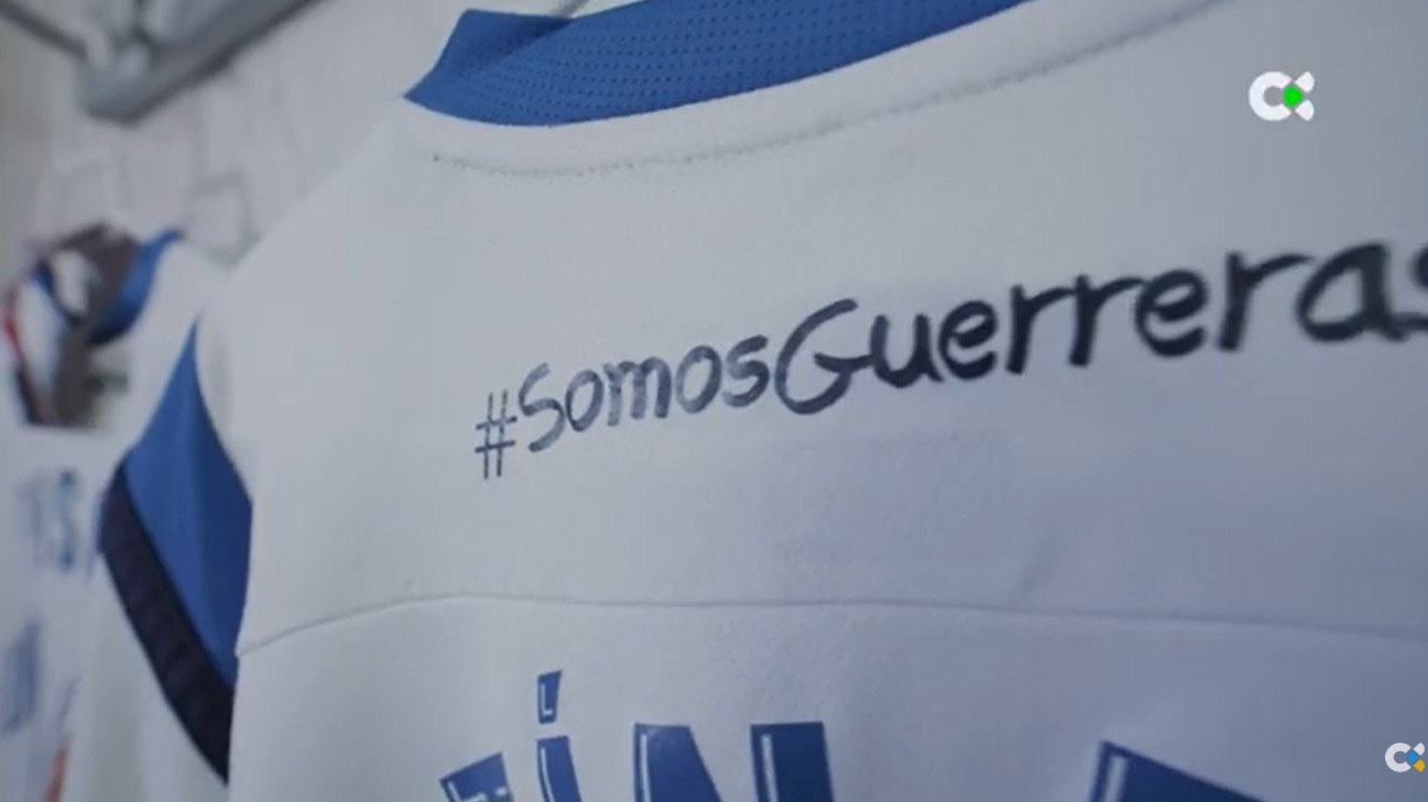 Camiseta con el lema Somos Guerreras